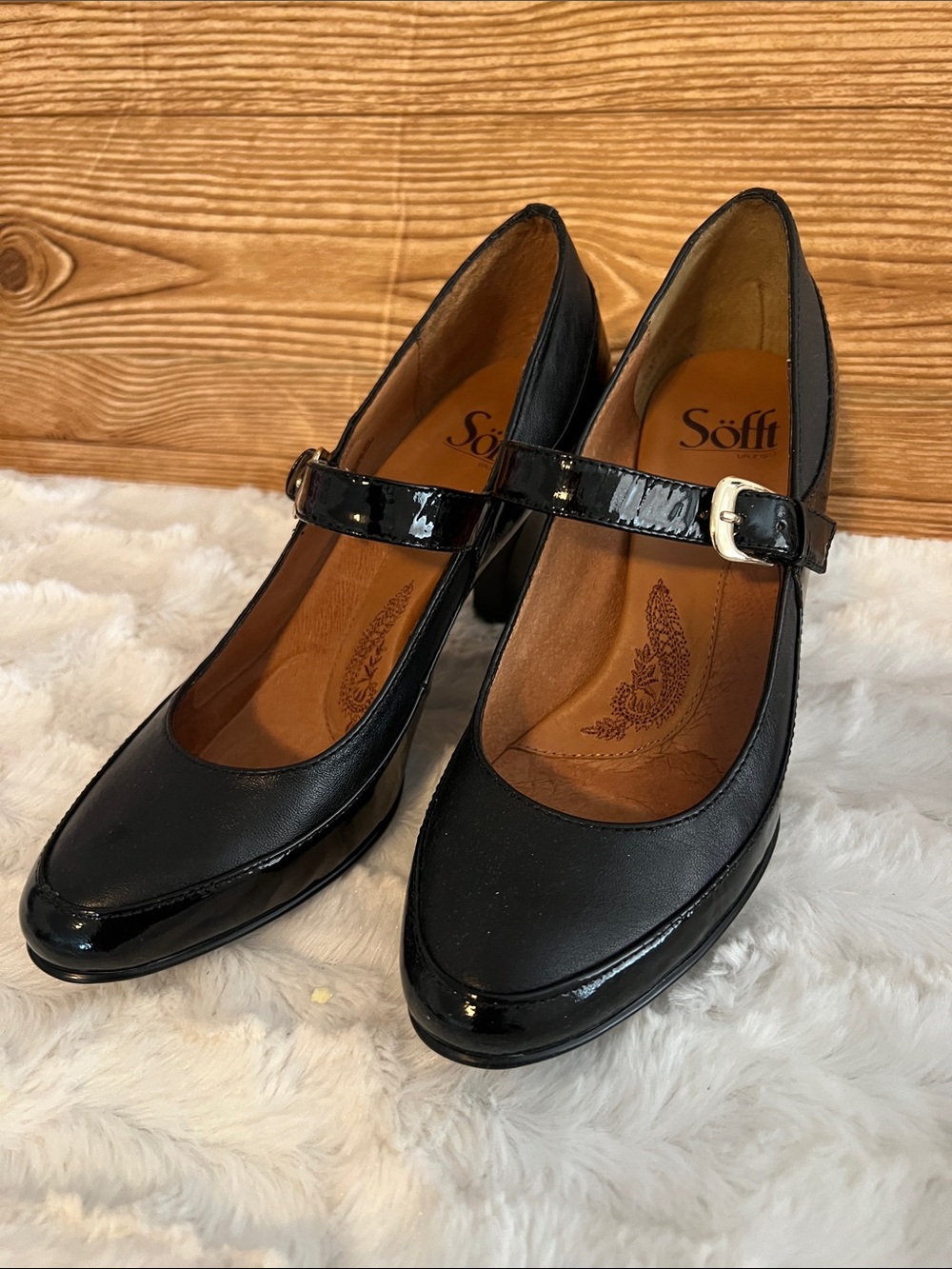 Söff Black Patent Mary Jane Heels with Buckle